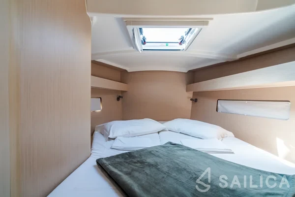 Oceanis 40.1 - Yacht Charter Sailica