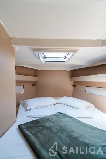 Oceanis 40.1 - Yacht Charter Sailica
