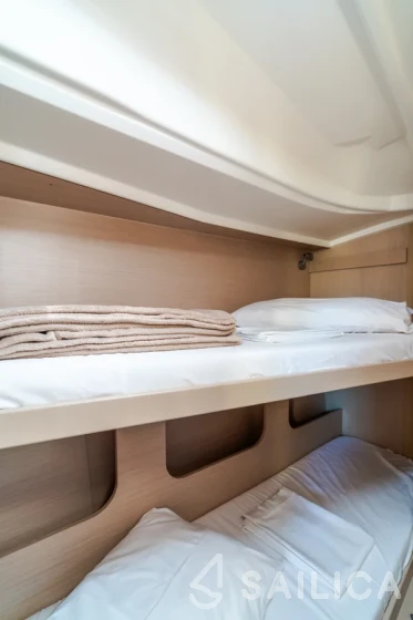 Oceanis 40.1 - Yacht Charter Sailica
