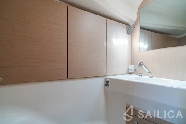 Oceanis 40.1 - Yacht Charter Sailica