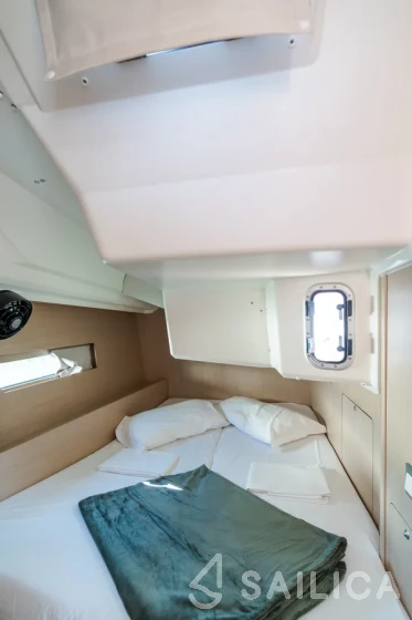 Oceanis 40.1 - Yacht Charter Sailica