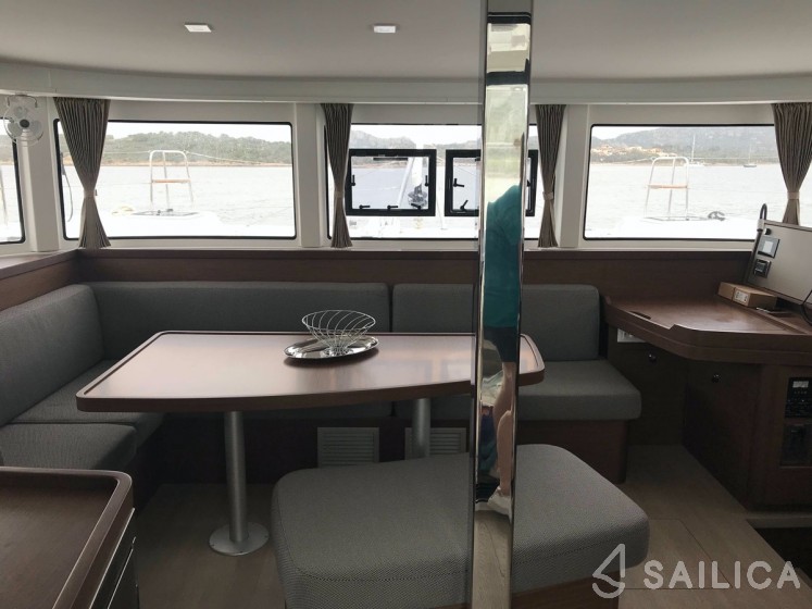 Lagoon 42 - Yacht Charter Sailica