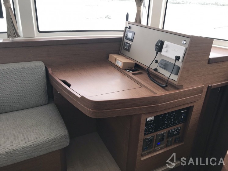 Lagoon 42 - Yacht Charter Sailica