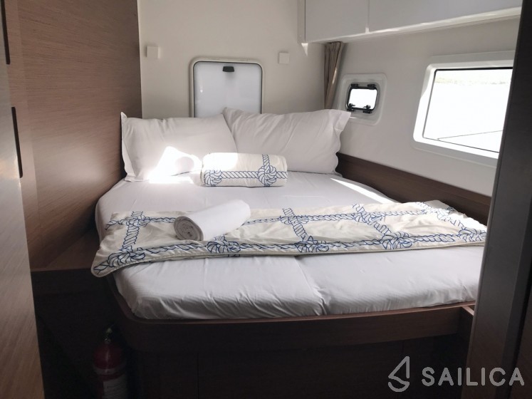 Lagoon 42 - Yacht Charter Sailica