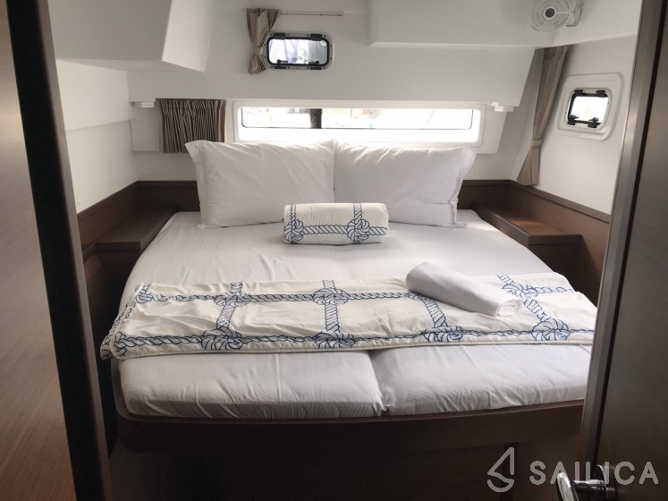 Lagoon 42 - Yacht Charter Sailica