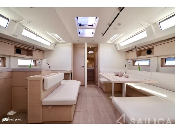 Oceanis 51.1 - Yacht Charter Sailica