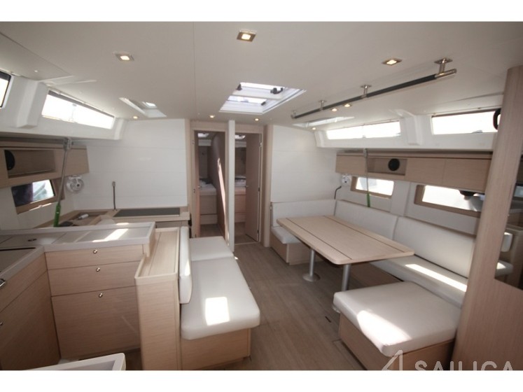 Oceanis 51.1 - Yacht Charter Sailica