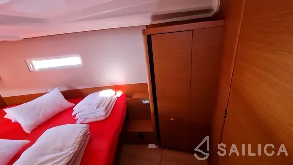 Sun Odyssey 410 - Yacht Charter Sailica