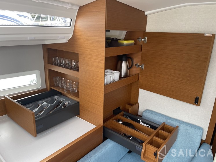 Sun Odyssey 410 - Yacht Charter Sailica