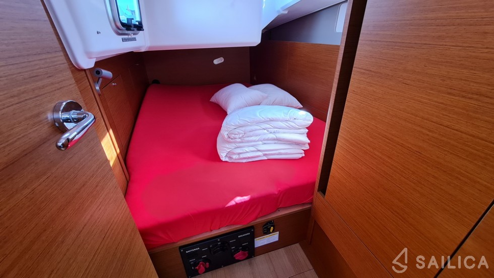 Sun Odyssey 410 - Yacht Charter Sailica