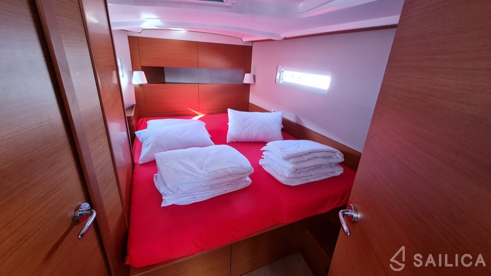 Sun Odyssey 410 - Yacht Charter Sailica