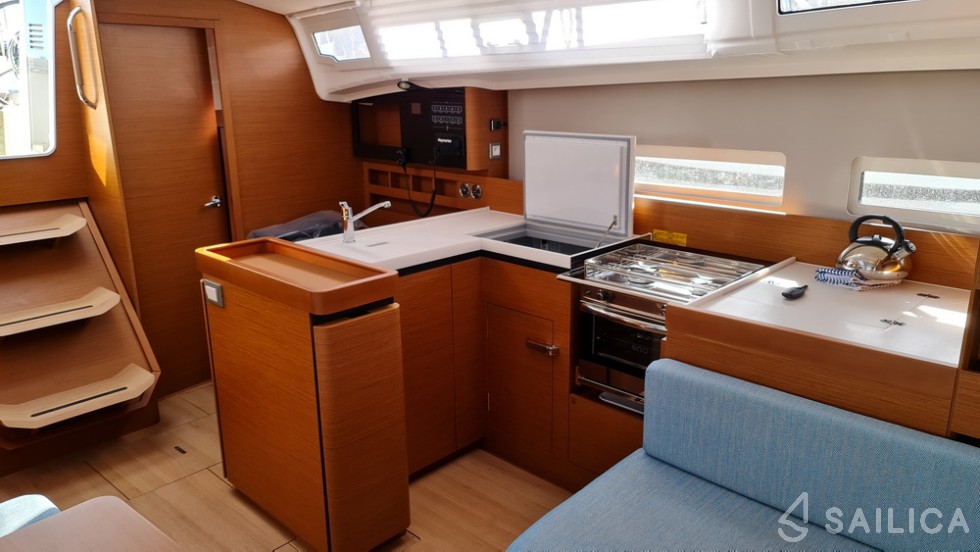 Sun Odyssey 410 - Yacht Charter Sailica