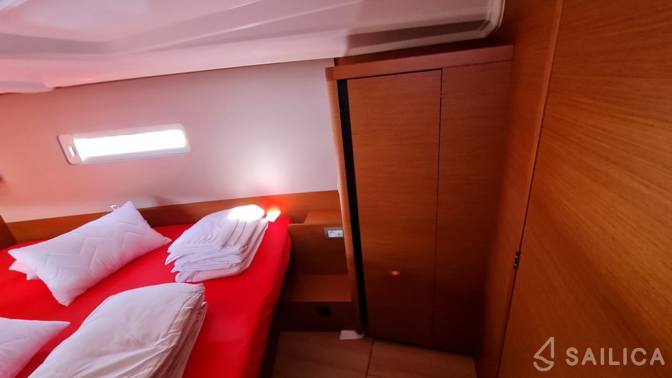Sun Odyssey 410 - Yacht Charter Sailica