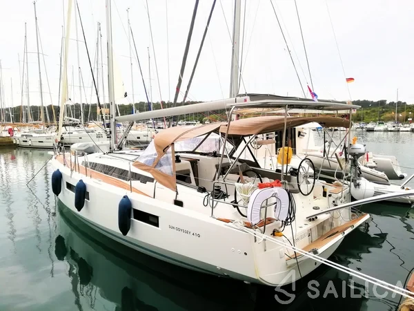 Sun Odyssey 410 - Yacht Charter Sailica