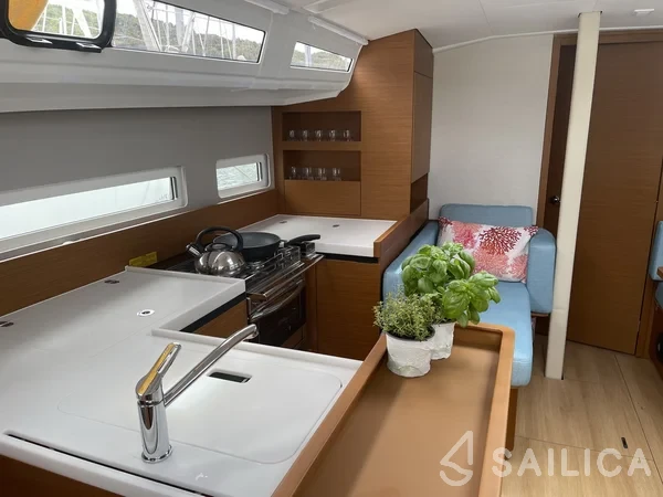 Sun Odyssey 410 - Yacht Charter Sailica