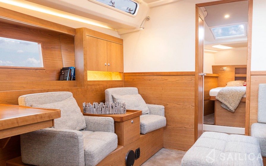Hanse 455 - Yacht Charter Sailica