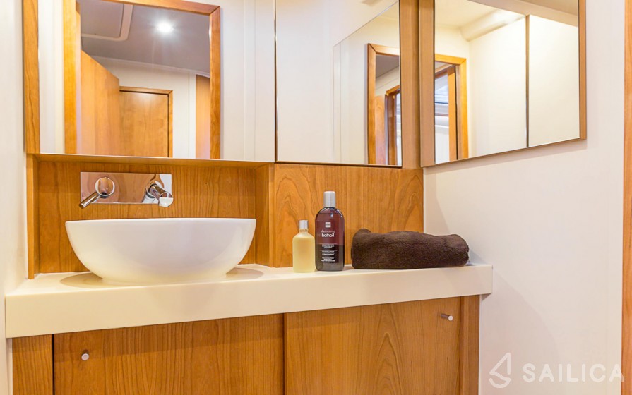 Hanse 455 - Yacht Charter Sailica