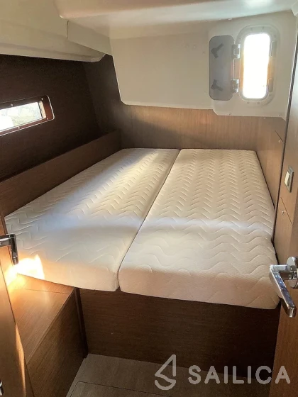 Oceanis 40.1 - Yacht Charter Sailica
