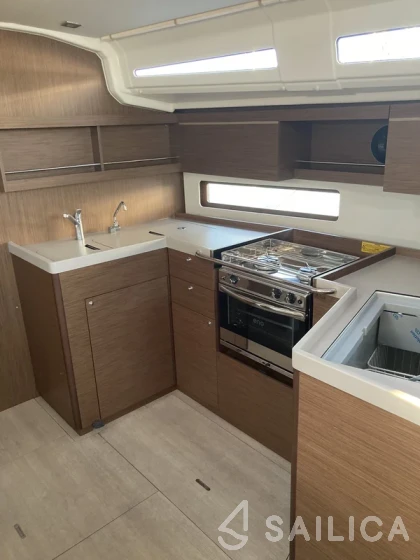 Oceanis 40.1 - Yacht Charter Sailica
