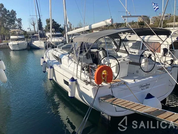 Oceanis 40.1 - Yacht Charter Sailica
