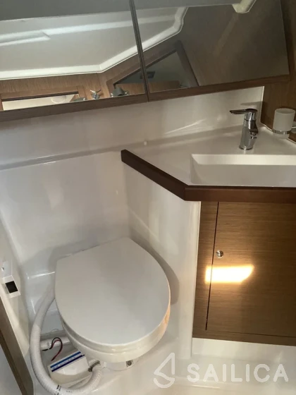Oceanis 40.1 - Yacht Charter Sailica