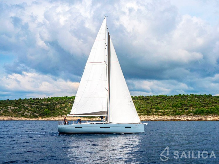 More 55 - Yacht Charter Sailica