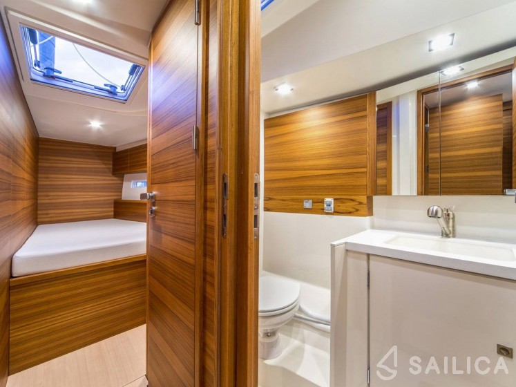 More 55 - Yacht Charter Sailica