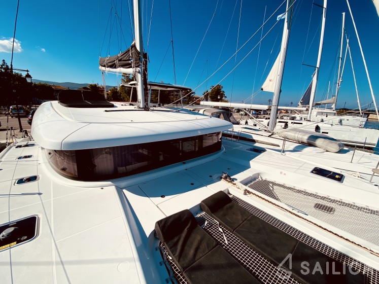 Lagoon 42 - Yacht Charter Sailica