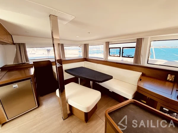Lagoon 42 - Yacht Charter Sailica