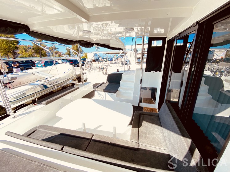 Lagoon 42 - Yacht Charter Sailica