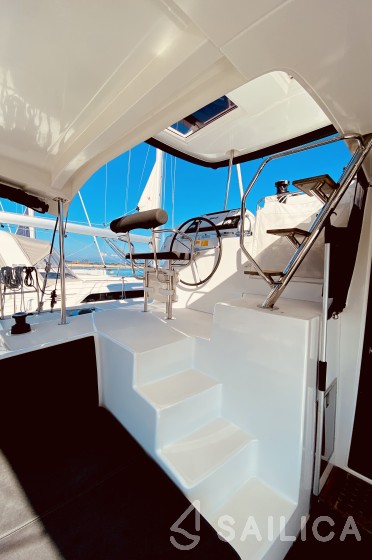 Lagoon 42 - Yacht Charter Sailica