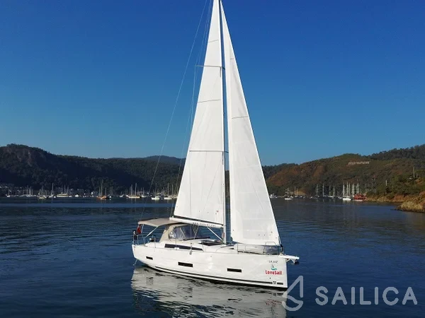 Dufour 390 - Yacht Charter Sailica