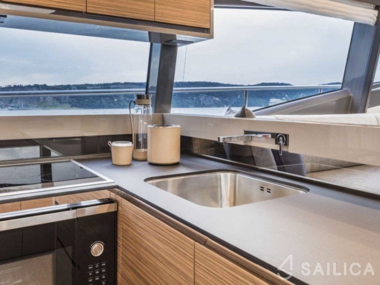 Ferretti 450 - Yacht Charter Sailica