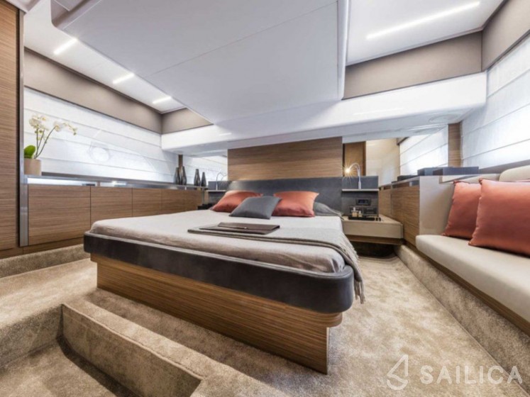 Ferretti 450 - Yacht Charter Sailica