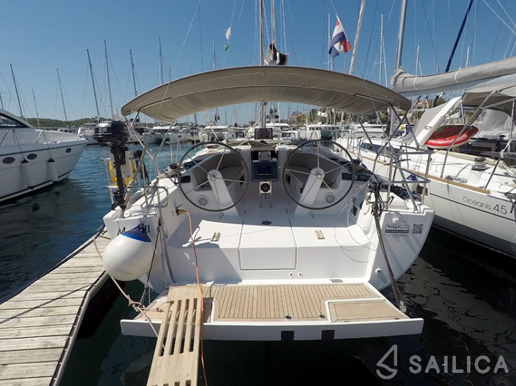 Hanse 445 - Yacht Charter Sailica