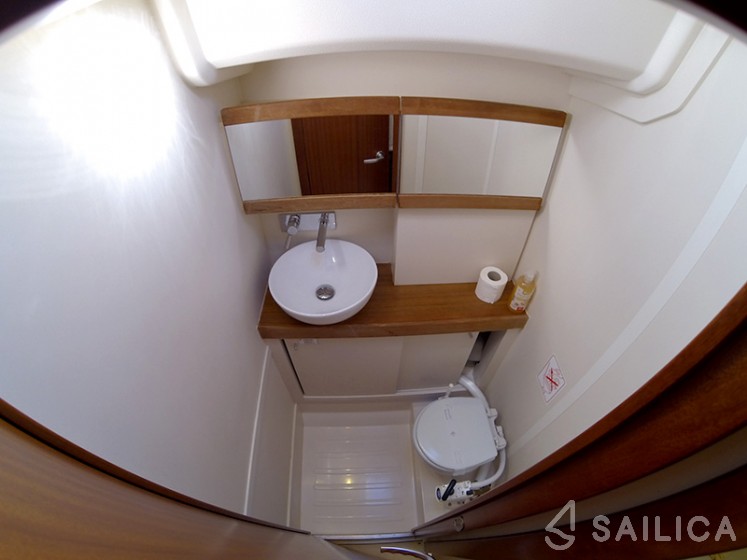 Hanse 445 - Yacht Charter Sailica