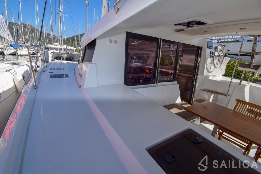 Lucia 40 - Yacht Charter Sailica