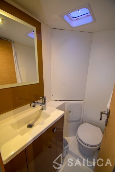Lucia 40 - Yacht Charter Sailica