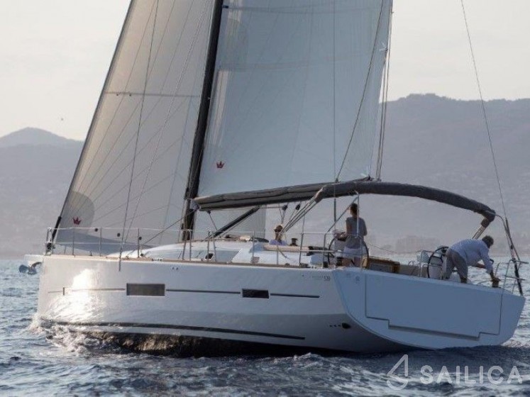 Dufour 520 GL - Yacht Charter Sailica