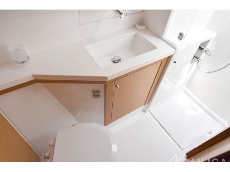 Lagoon 450  Flybridge - Yacht Charter Sailica