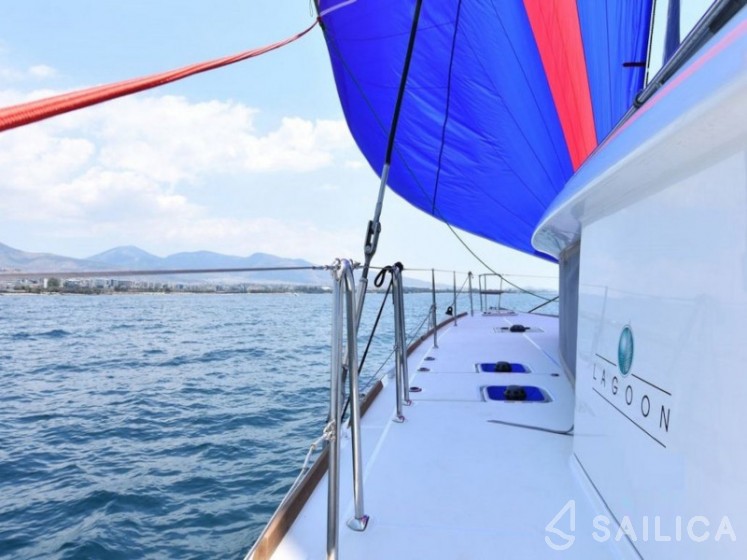 Lagoon 450  Flybridge - Yacht Charter Sailica