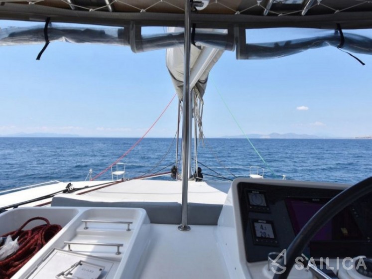 Lagoon 450  Flybridge - Yacht Charter Sailica
