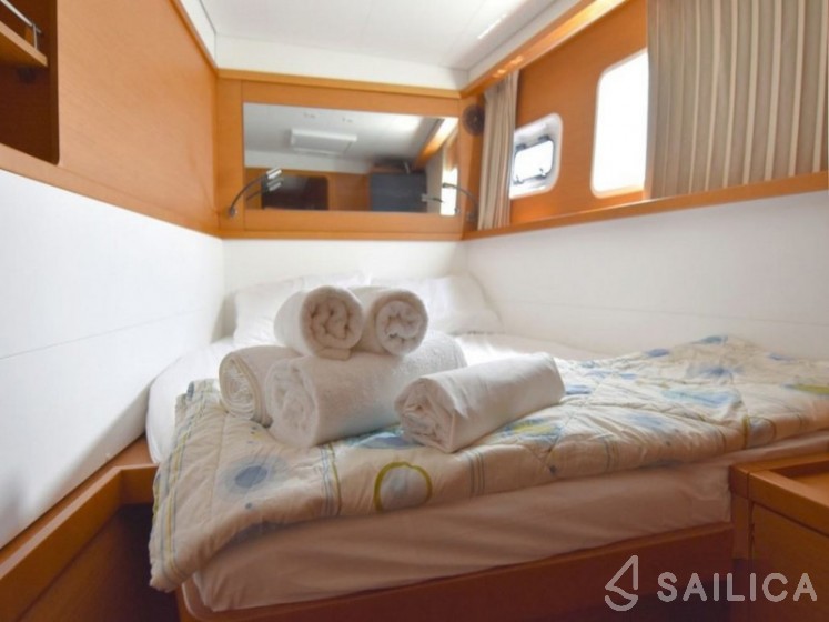 Lagoon 450  Flybridge - Yacht Charter Sailica