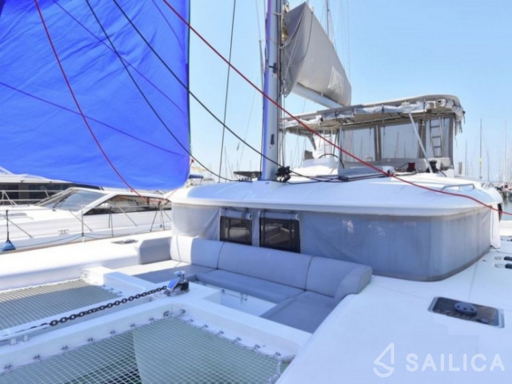 Lagoon 450  Flybridge - Yacht Charter Sailica