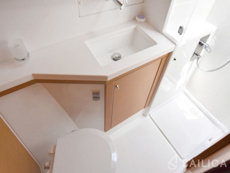 Lagoon 450  Flybridge - Yacht Charter Sailica