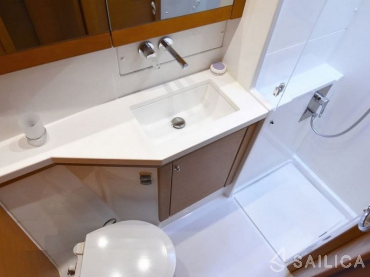 Lagoon 450  Flybridge - Yacht Charter Sailica