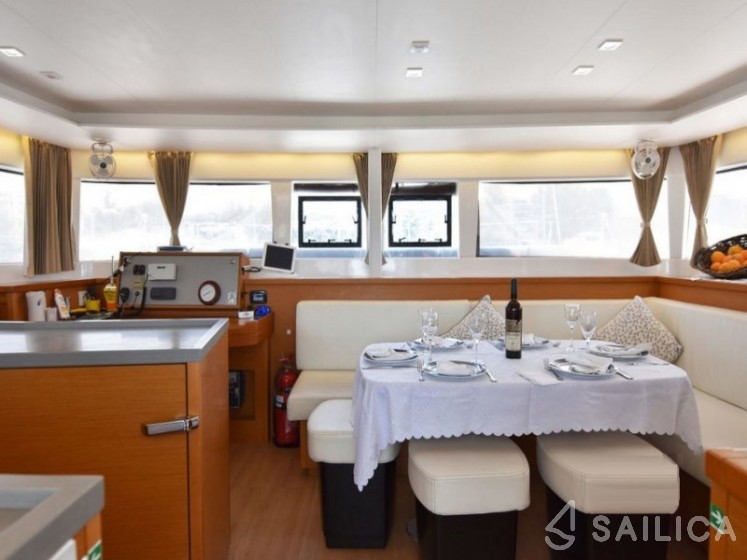 Lagoon 450  Flybridge - Yacht Charter Sailica