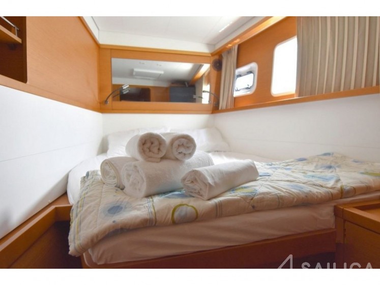 Lagoon 450  Flybridge - Yacht Charter Sailica