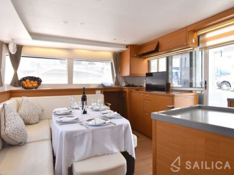 Lagoon 450  Flybridge - Yacht Charter Sailica