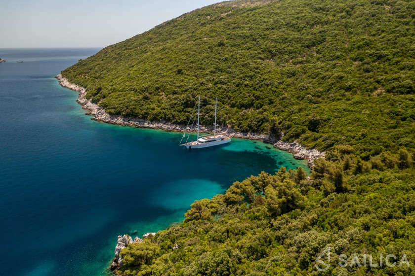 Motor sailer - Yacht Charter Sailica